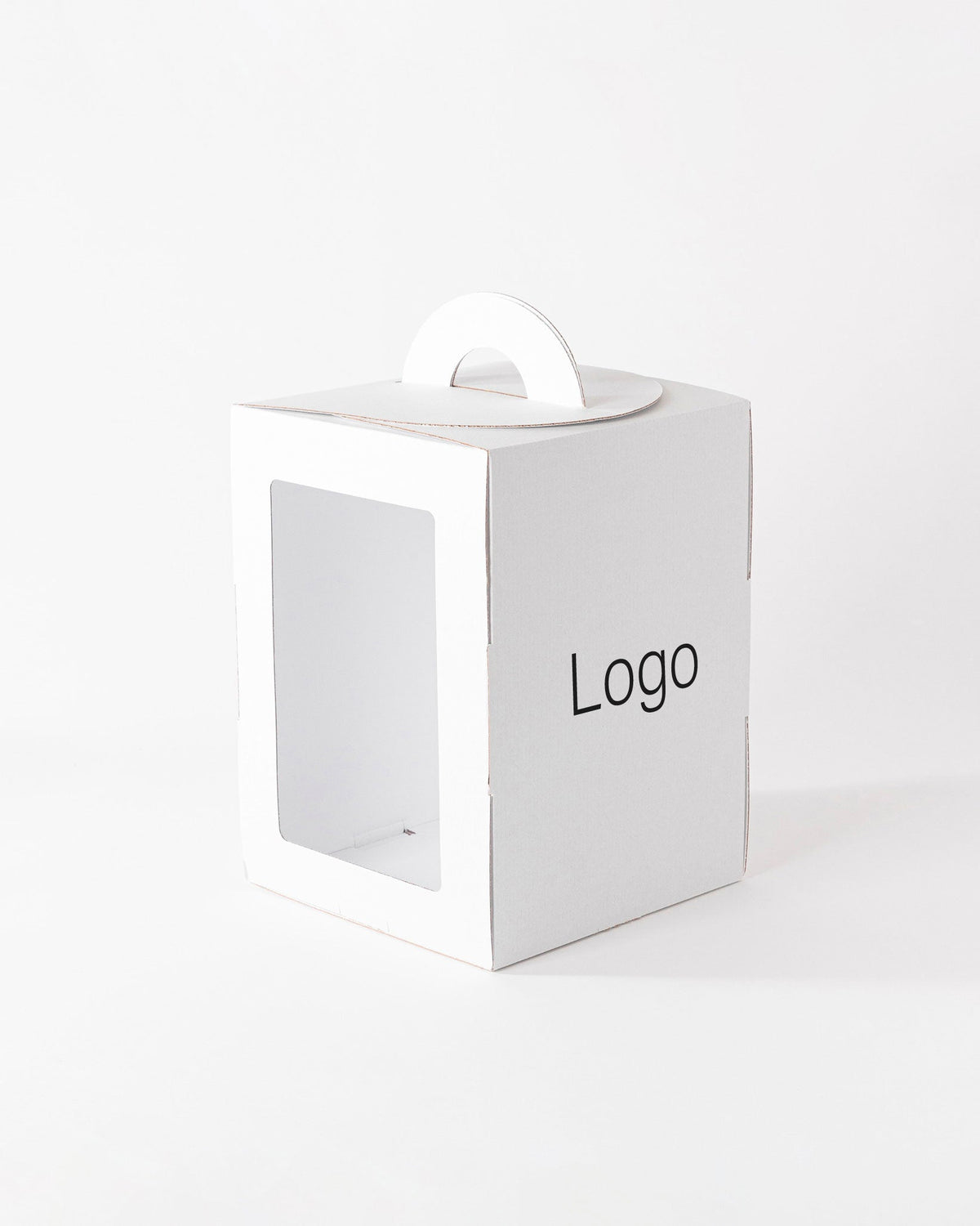 Caja blanca personalizada para tartas con ventana frontal transparente, asa y posición lateral del logotipo.