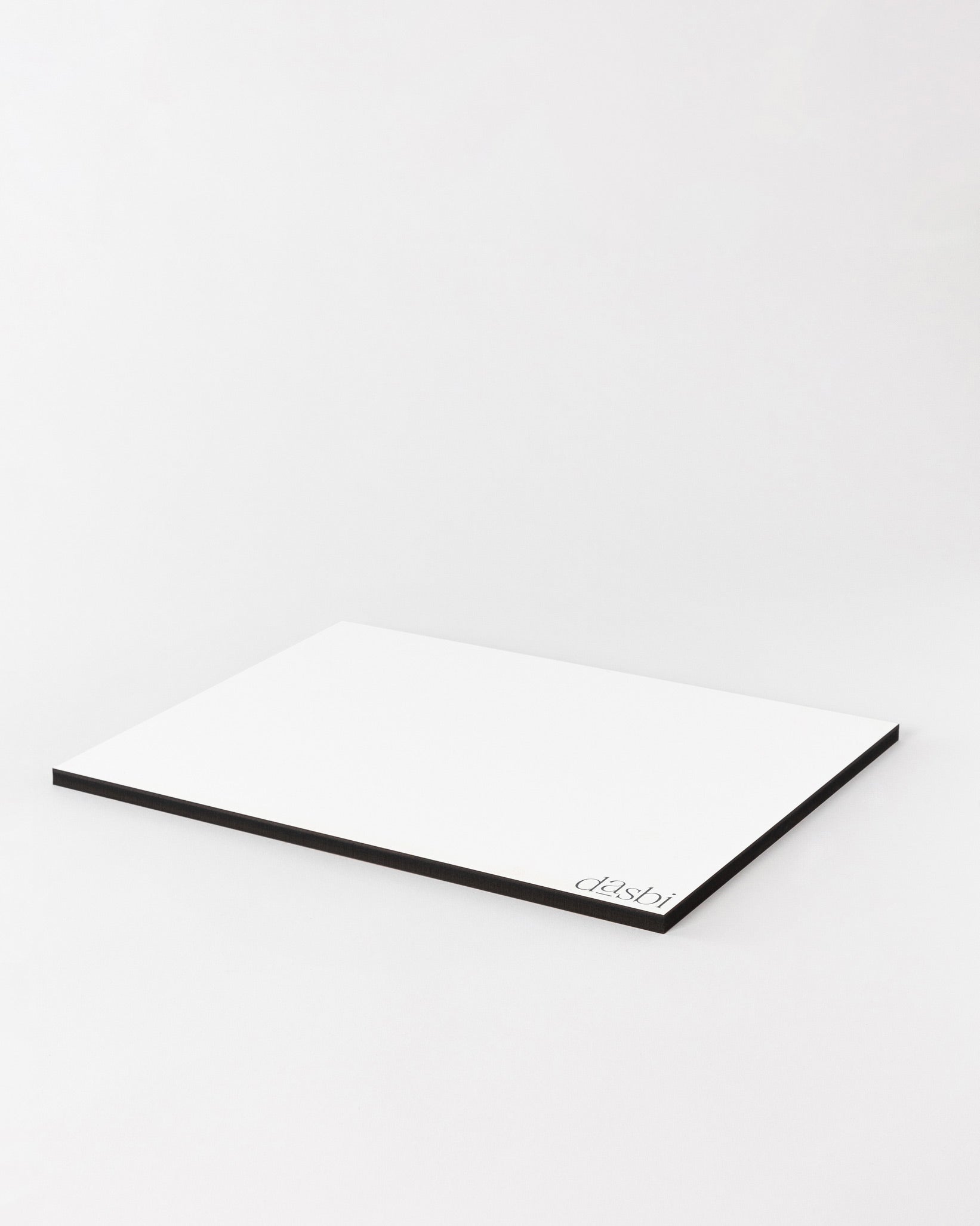 Dasbi cake board, in 3mm customised wood, rectangular, with a black edge.