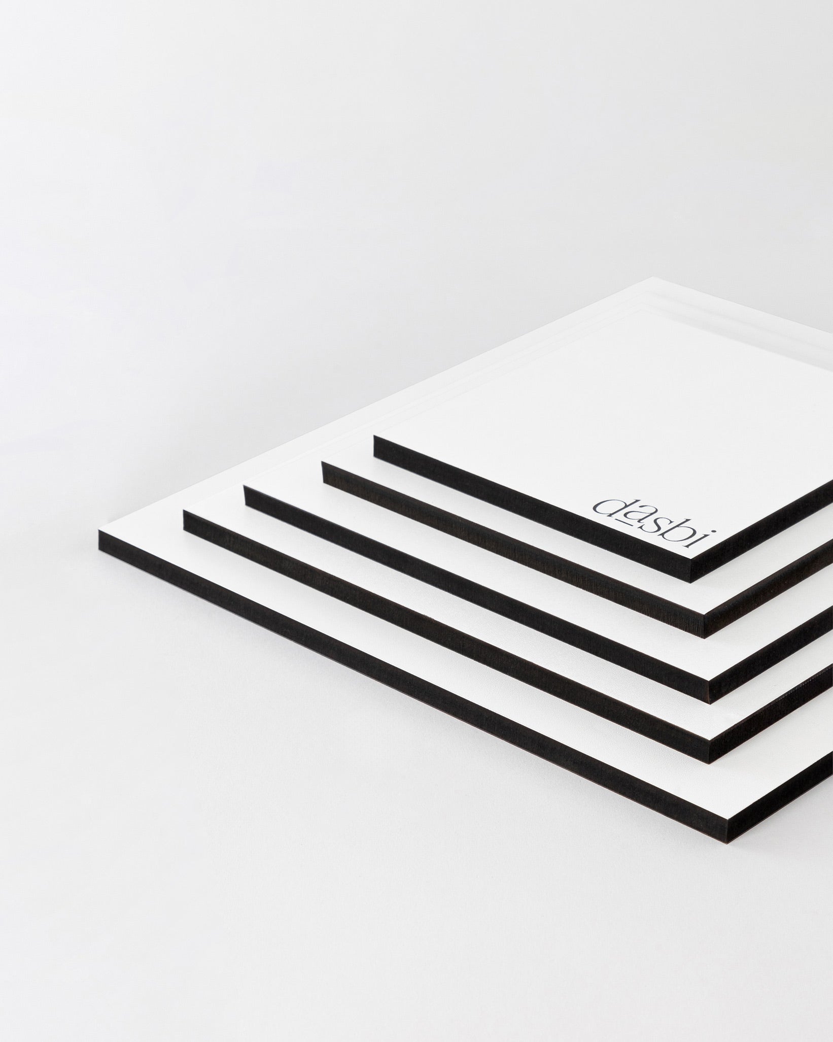 Dasbi cake board, in 9mm customised wood, black edge