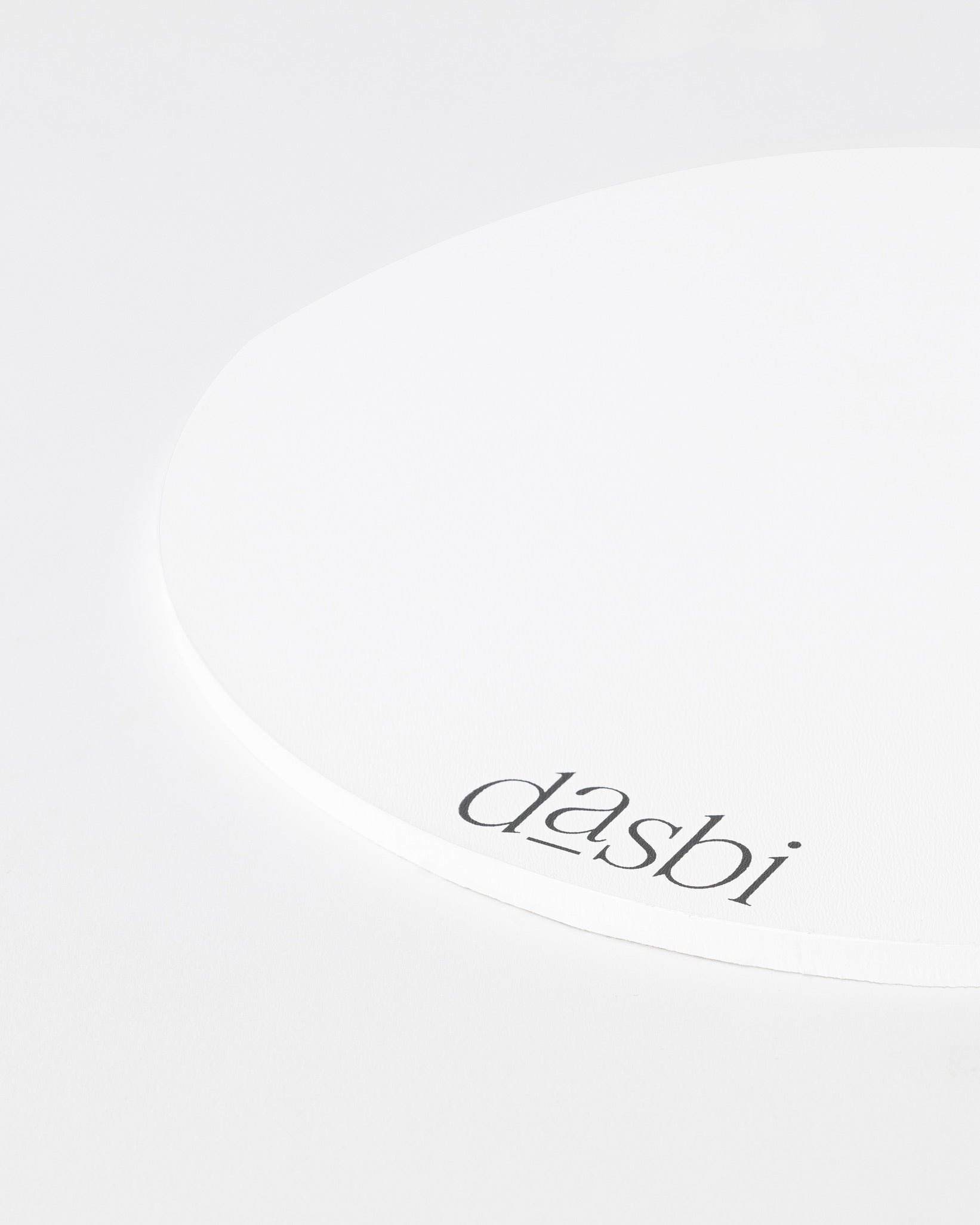Sottotorta personalizzate Dasbi in legno da 6 mm, bordo bianco