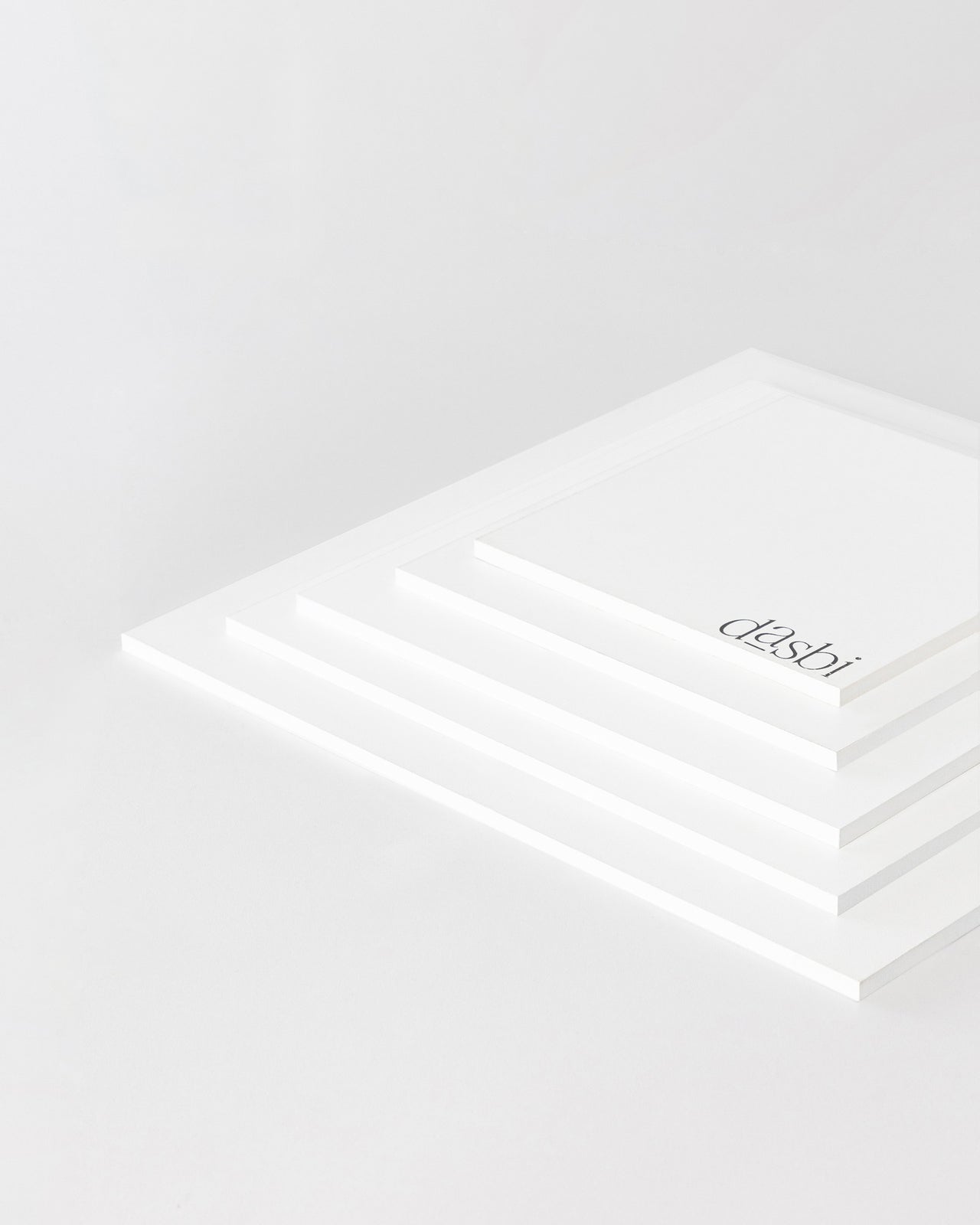 Dasbi cake board, in 6mm customised wood, white edge