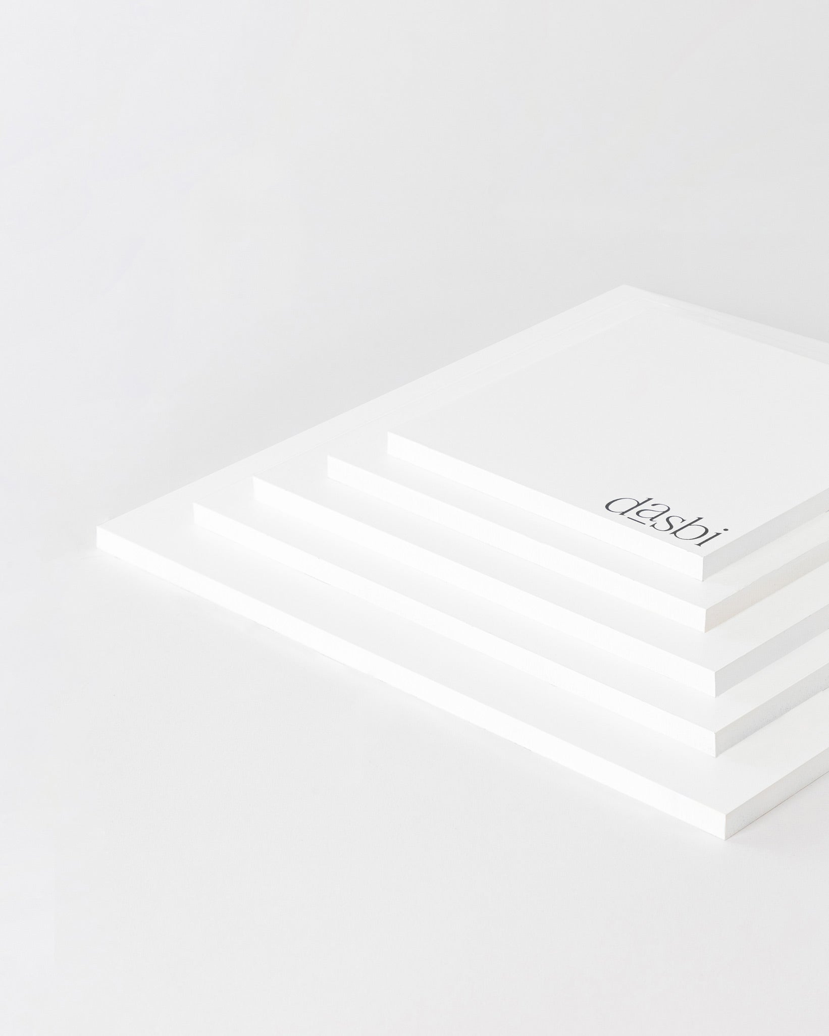 Dasbi cake board, in 9mm customised wood, white edge