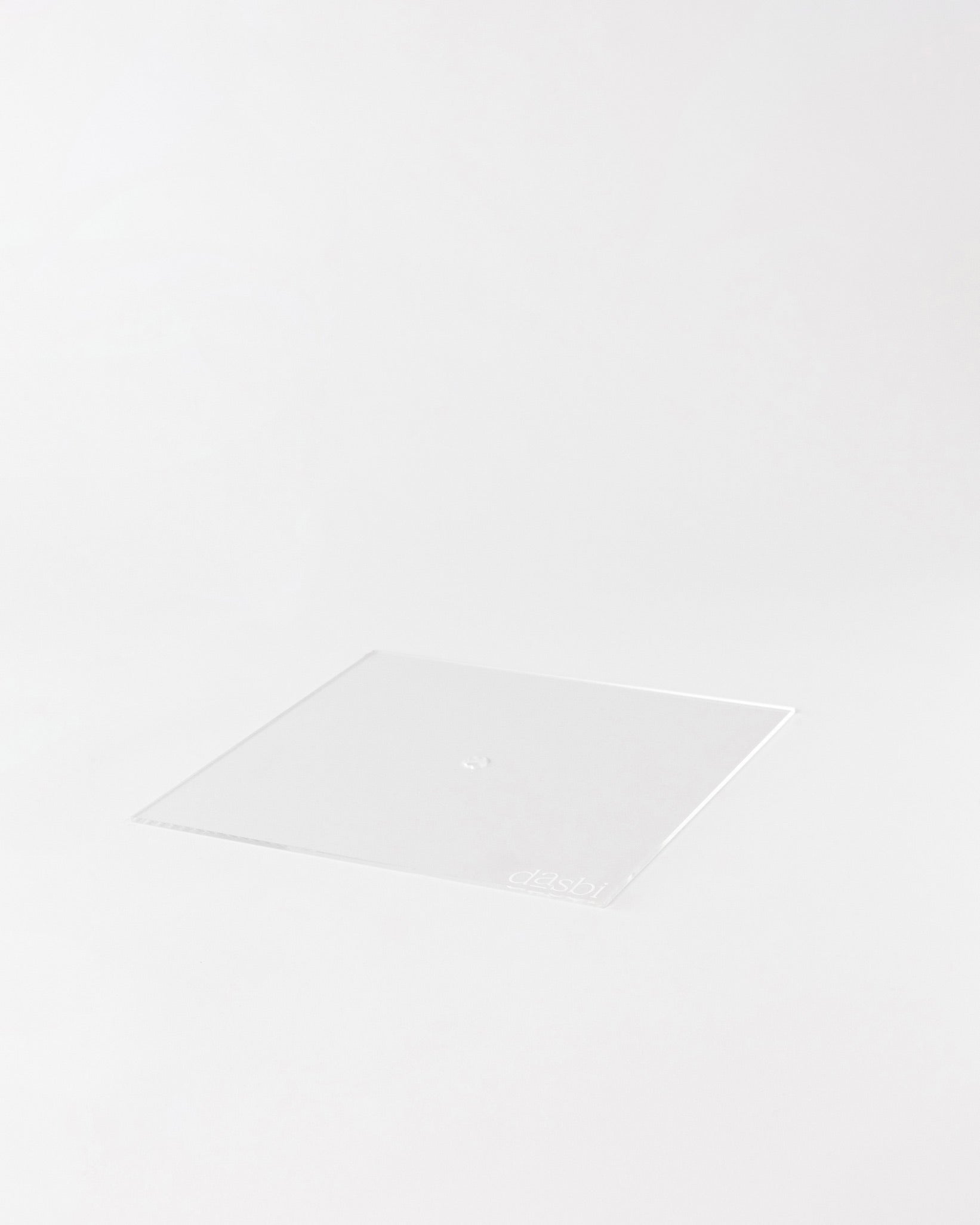 Plateau en acrylique certifié alimentaire avec trou central pour gâteaux à étages.