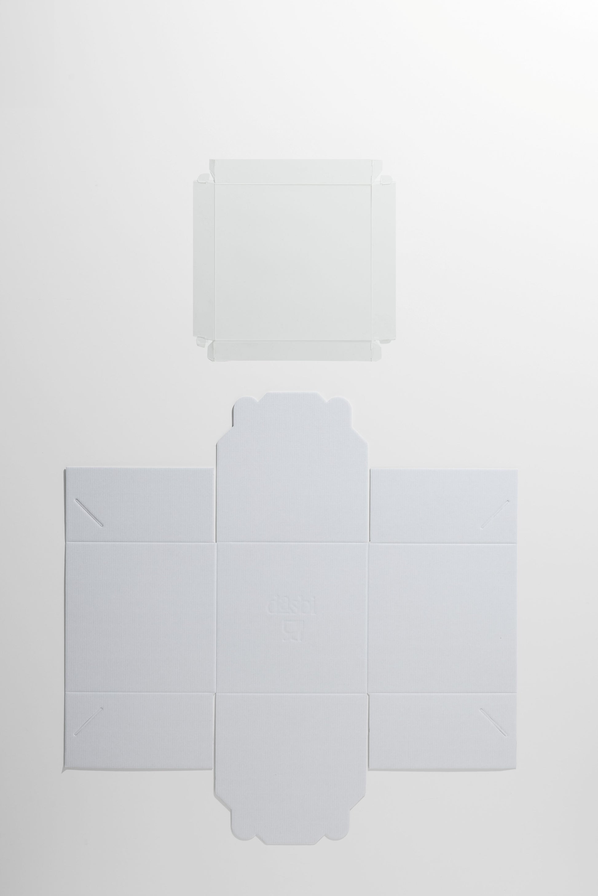 The cake boxes parts are cardboard body and plastic lid