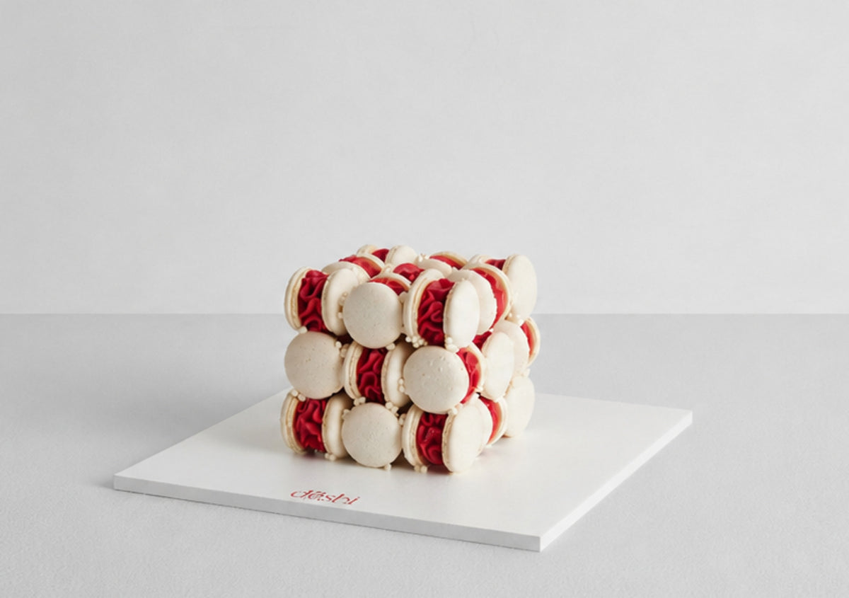 Base para tarta cuadrada personalizada Dasbi con una tarta de macarons